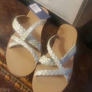 Universal thread sandals size 8.5